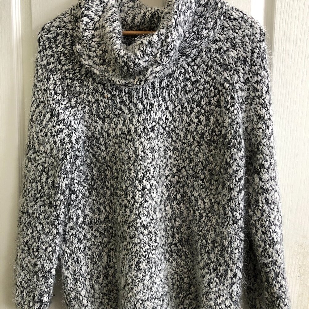 Buffalo David Bitton Black and White Heathered Sweater. Women's Large.